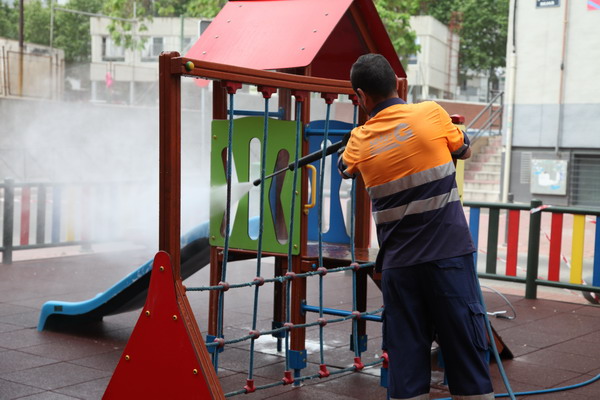 Mantenimiento, reparación y conservación de Áreas Infantiles y Mayores